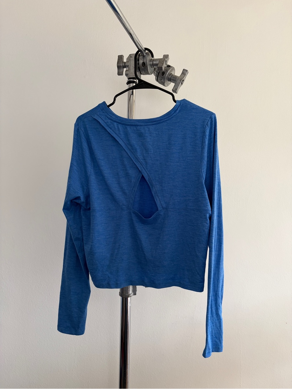 Danskin Blue Long-Sleeve Cutout Back Top